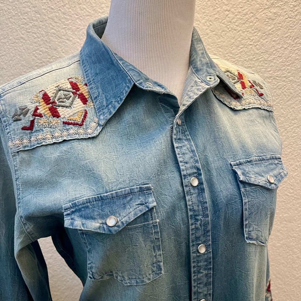 Johnny Was Denim Blue Embroidered Shirtdress with Pearl Snap Closure - Sz S - Picture 6 of 9